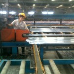 Chinese manufacturers cut the extrusion to size
